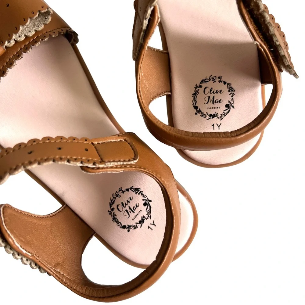 New OLIVE MAE Kids Tan Brown Bow Sandals Size 1Y Scallop Perforated Detail